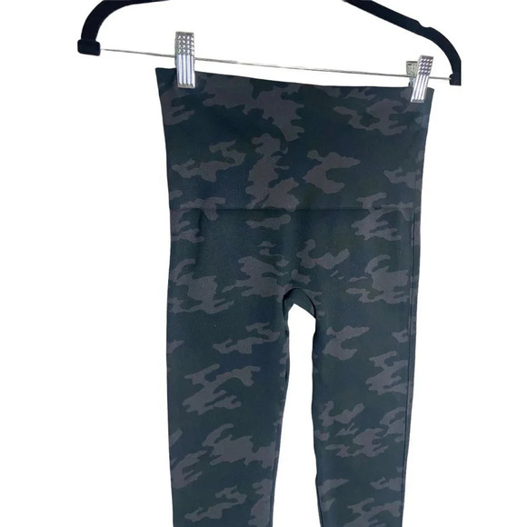 SPANX Look At Me Now Leggings Black Camo-sz Medium - Picture 6 of 9